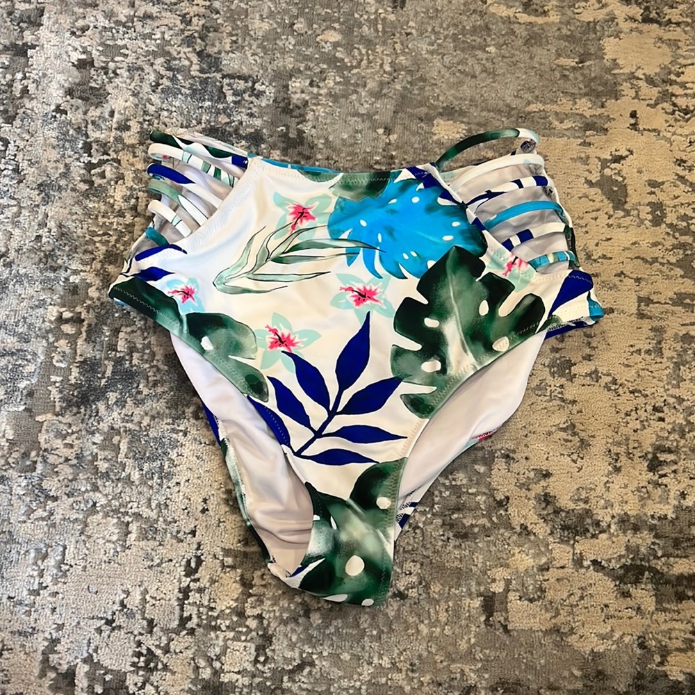 Cupshe bathing suit bottoms size M high rise